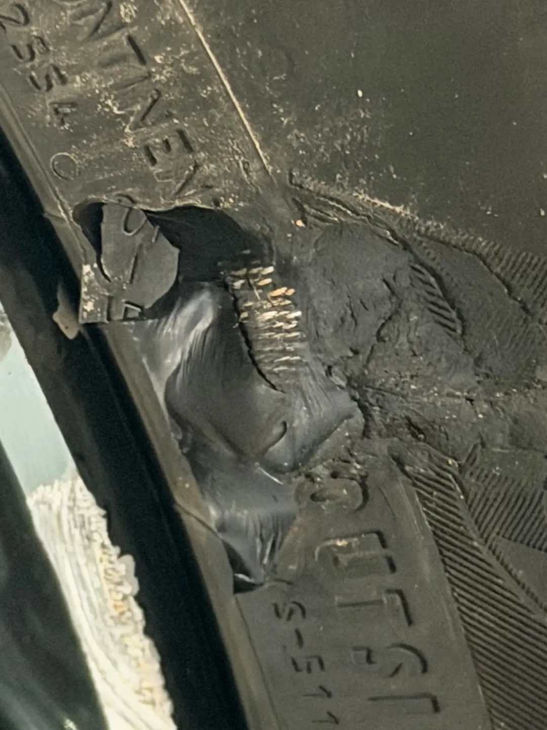 决赛圈选项吵到9月：对完十几个车主的换胎记录，MC7的每公里成本、鼓包风险和“电车专用”溢价怎么付，三条线划清了