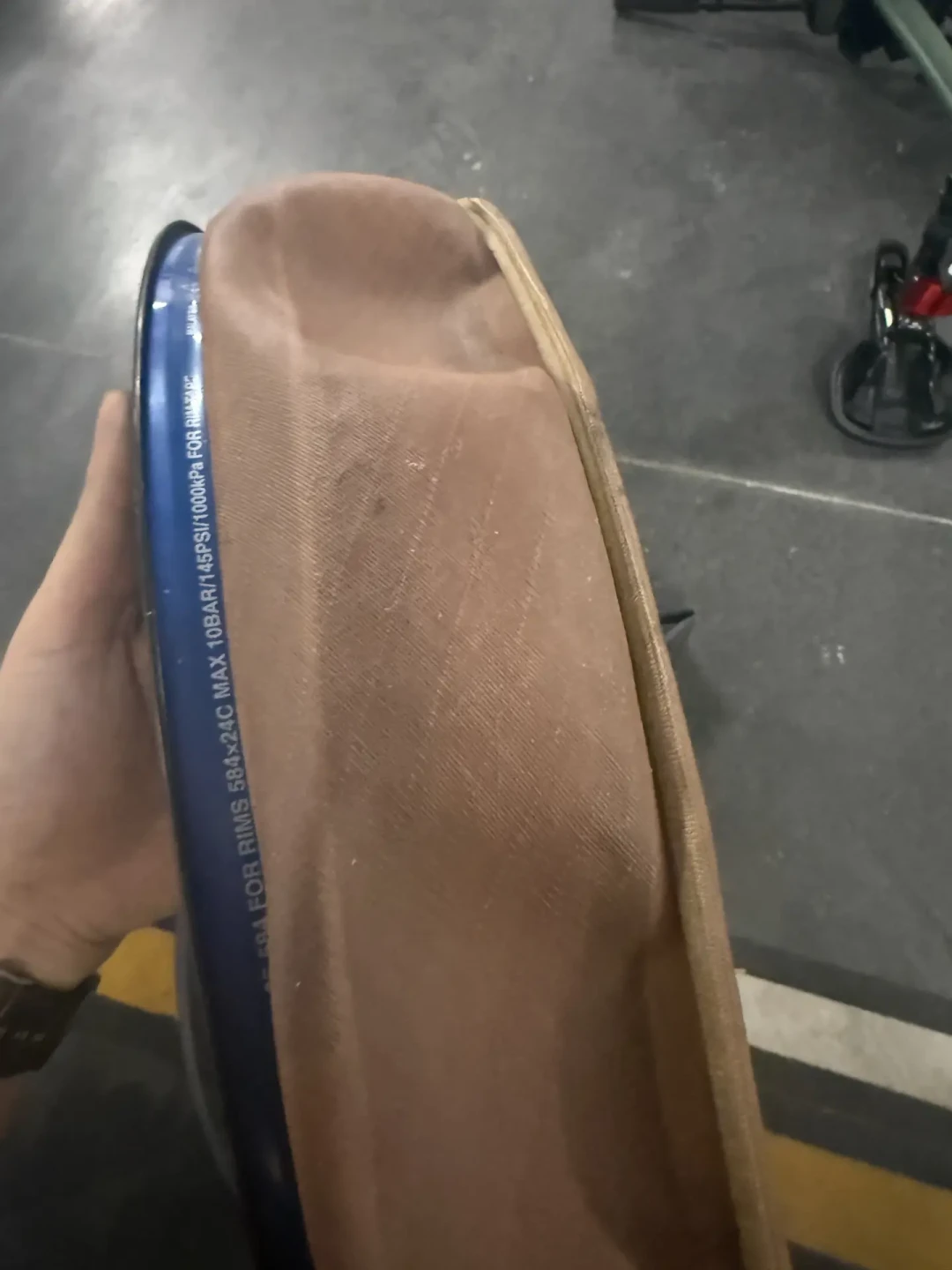 放了一个暑假的车,开学推出来别急着骑:翻了十几所校园的修车帖和避雷帖,先花10分钟自检4个地方,再决定要不要花钱