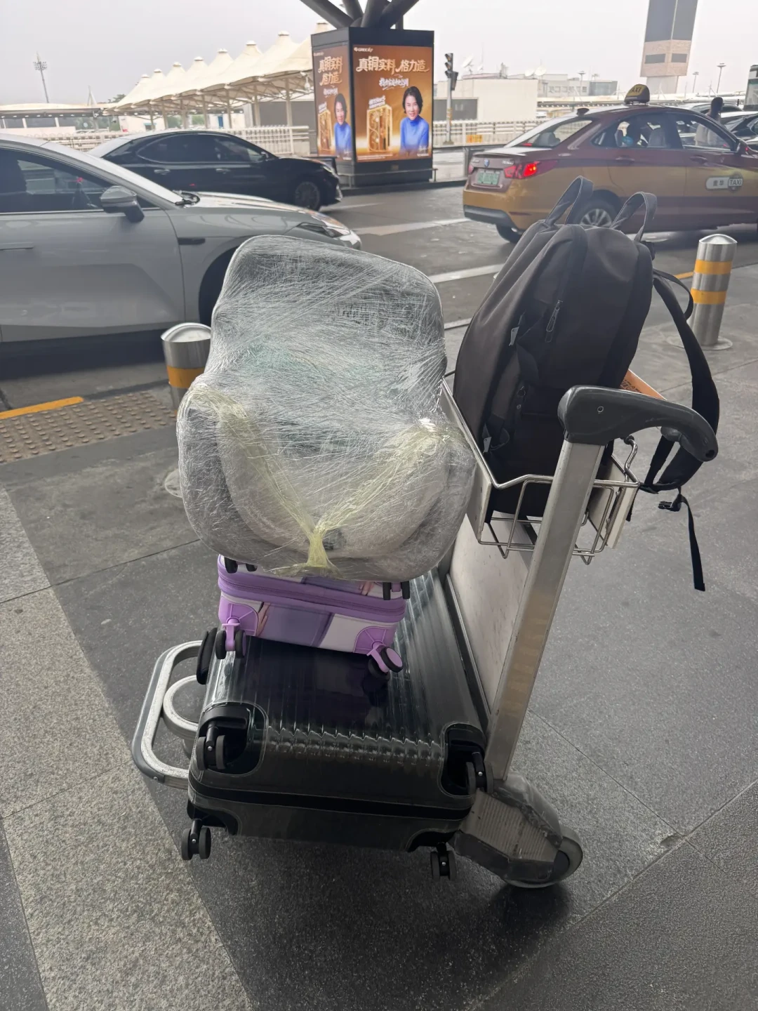 国庆带娃租车自驾,卡脖子的不是票是安全座椅:租、买、自己带,先把四本账算完