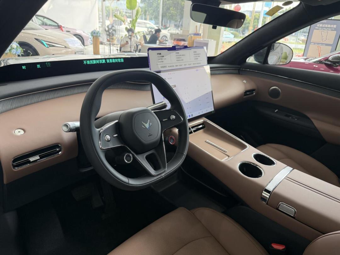极狐T7 3万人下了订，但大多数人还没摸过实车：首波展车报告，3个优点坐实，3个落差曝光