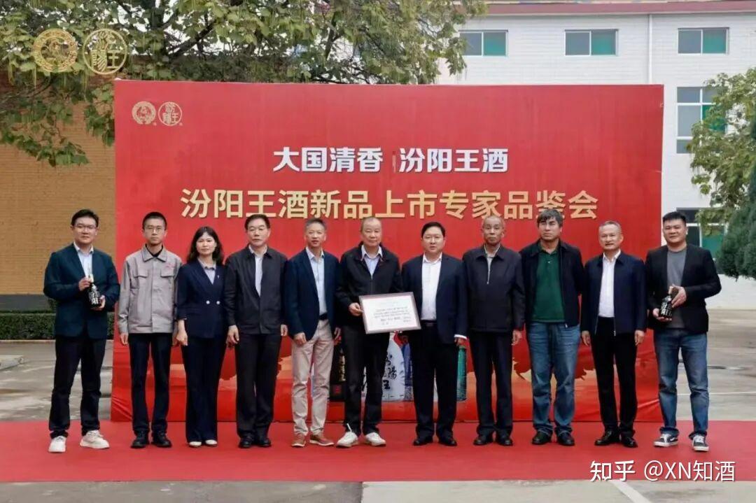 还当他是一二十块的口粮,汾阳王却悄悄冲了高端:698的青花、58的黑冰糖,哪档值得为中秋囤?