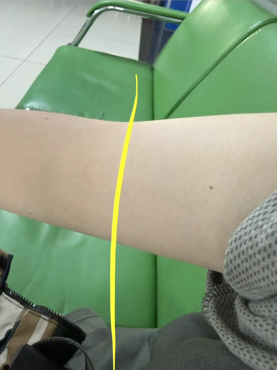 第一批军训晒出分层的已经出现了：别急着买美白，先看白回来的时间表、剩下日子的止损动作和智商税清单
