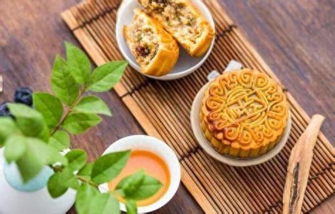 “纯莲蓉”和“莲蓉味”差一个字,用料可能差十倍:核完国标、美心官方防伪通报和协和医院科普,中秋买月饼先看这4件事