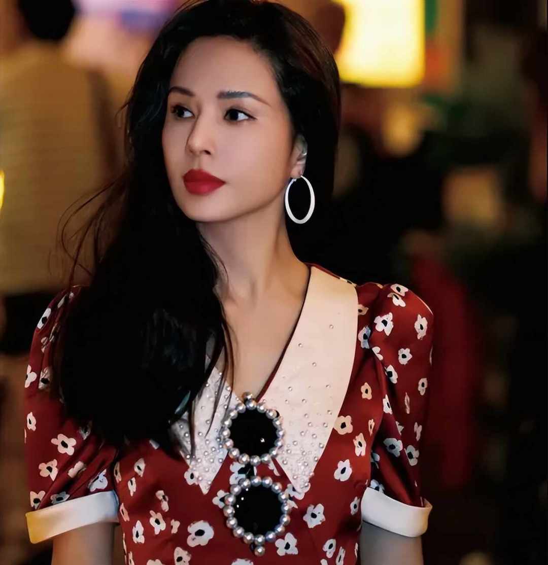 李若彤60岁演外婆,被嘲“下沉”:我把她的3部短剧逐部对了平台、成绩和争议