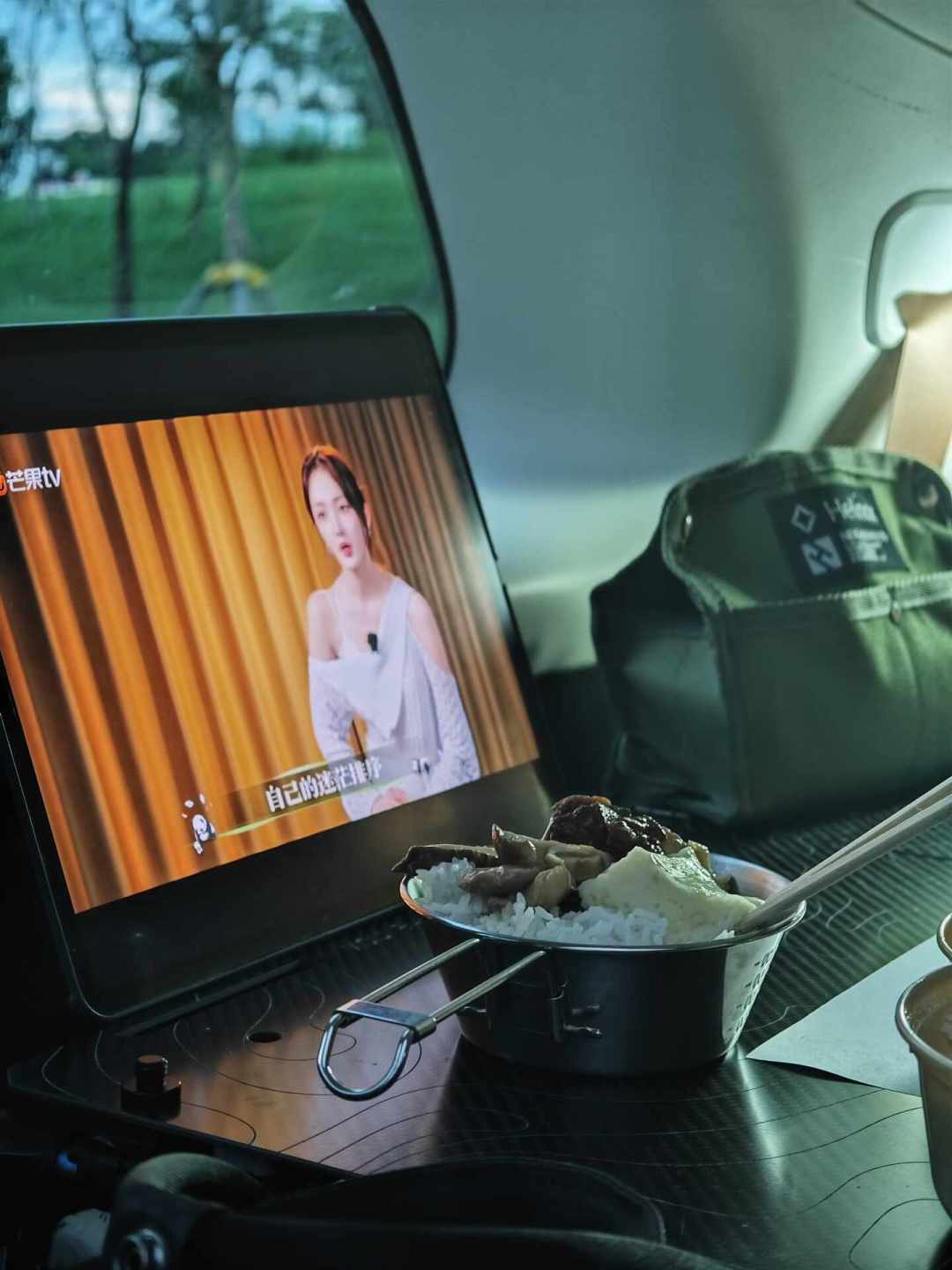 睡袋派赢不了被子派:车中泊过夜的冷,一半输在湿度和车型上
