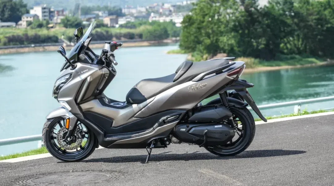 TVL350首批交付上路:油耗2.8还是3.4、极速、弯道ABS,全网实测一次说清
