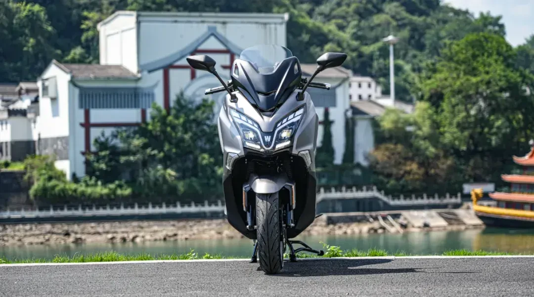 TVL350首批交付上路:油耗2.8还是3.4、极速、弯道ABS,全网实测一次说清