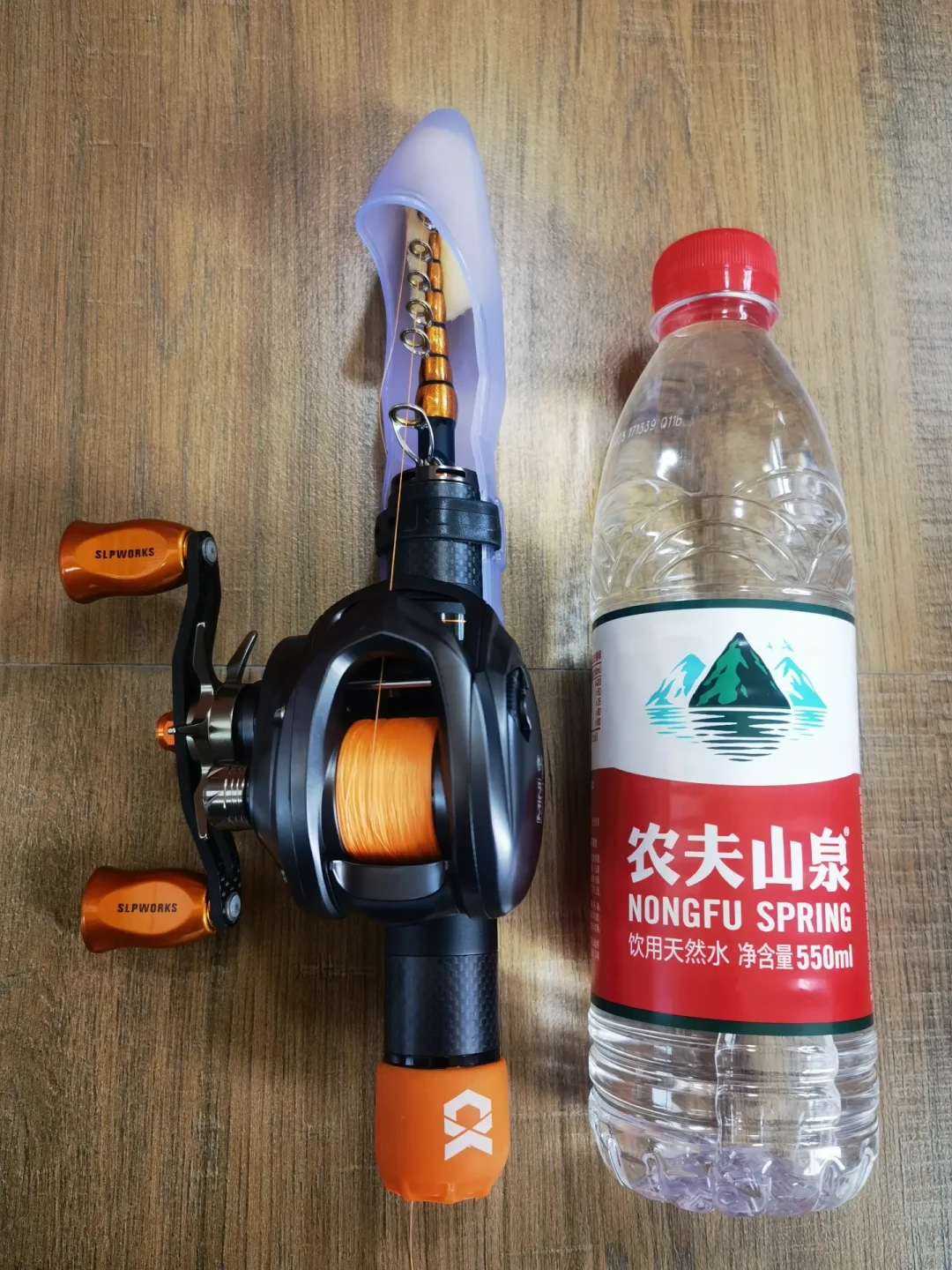 伸缩路亚竿的优点只有便携?我翻完横评和两边吵翻的评论区,三笔账替你对清了