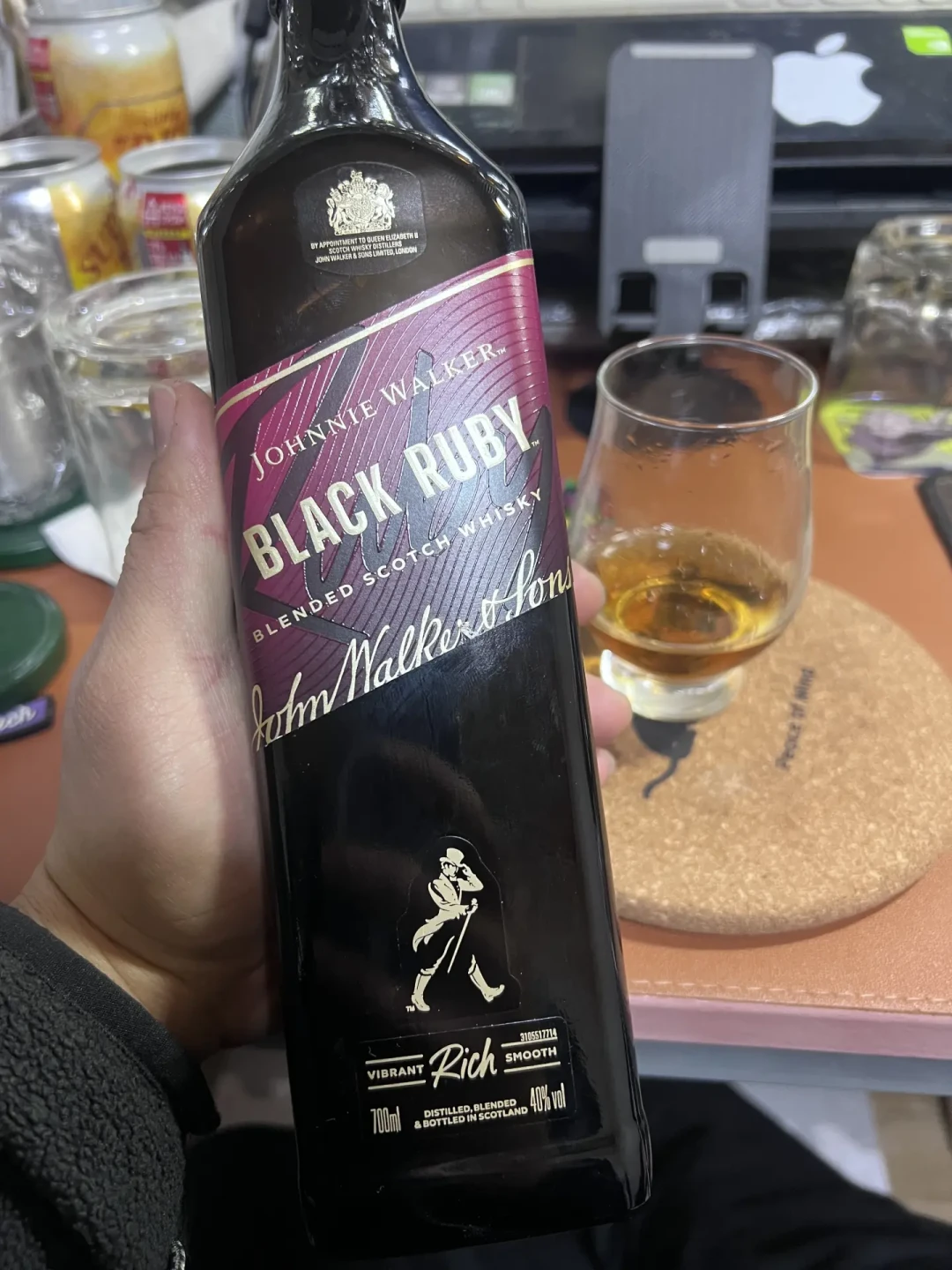 八千赞吹上天,真喝的只给三星:尊尼获加“黑宝石”中国上市,比黑牌12年还便宜,值不值?