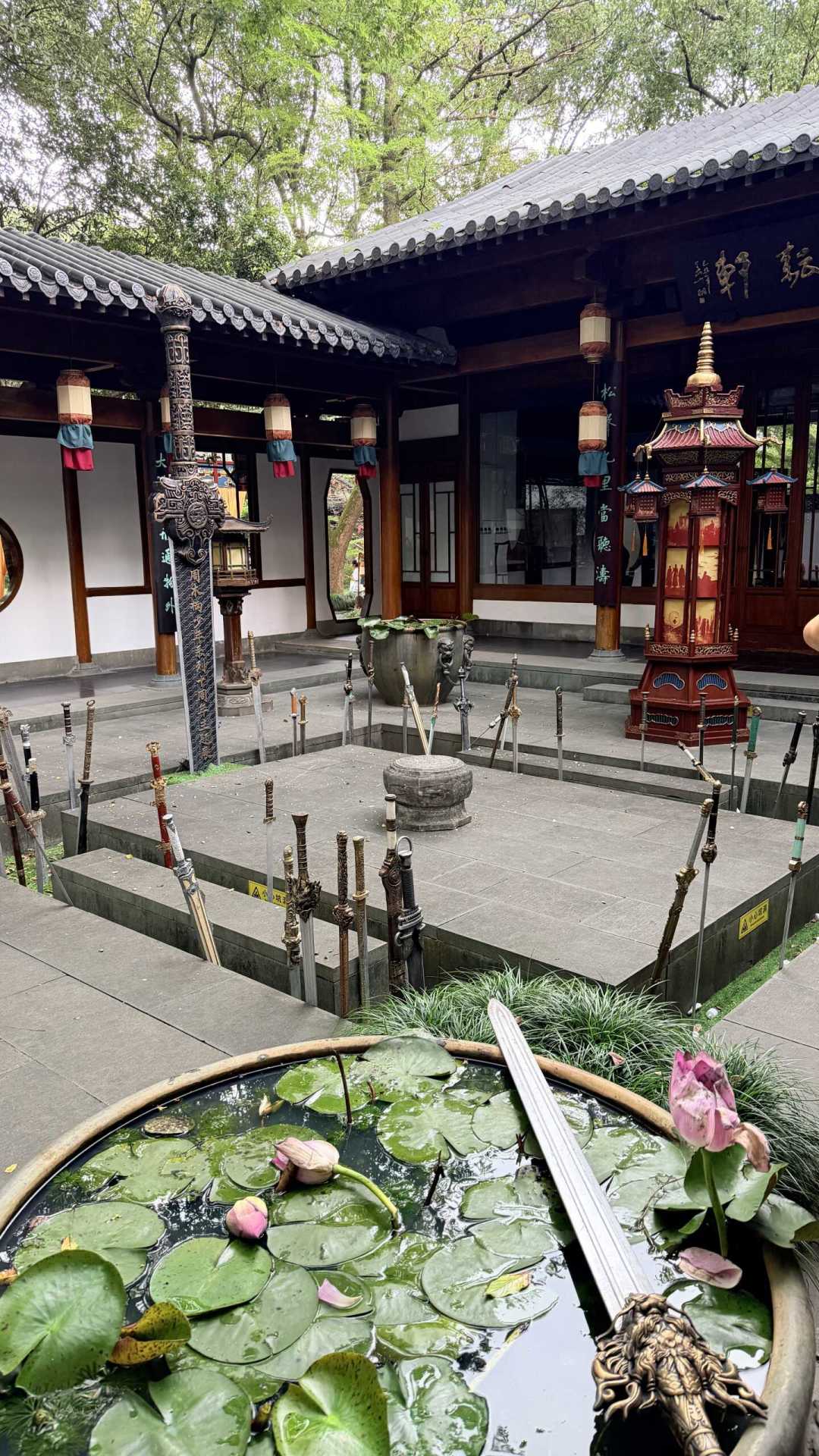 金庸亲口说独孤求败是鲜卑人,可按《神雕侠侣》的剑冢一算对不上:三派证据对完,这桩悬案为什么定不了案