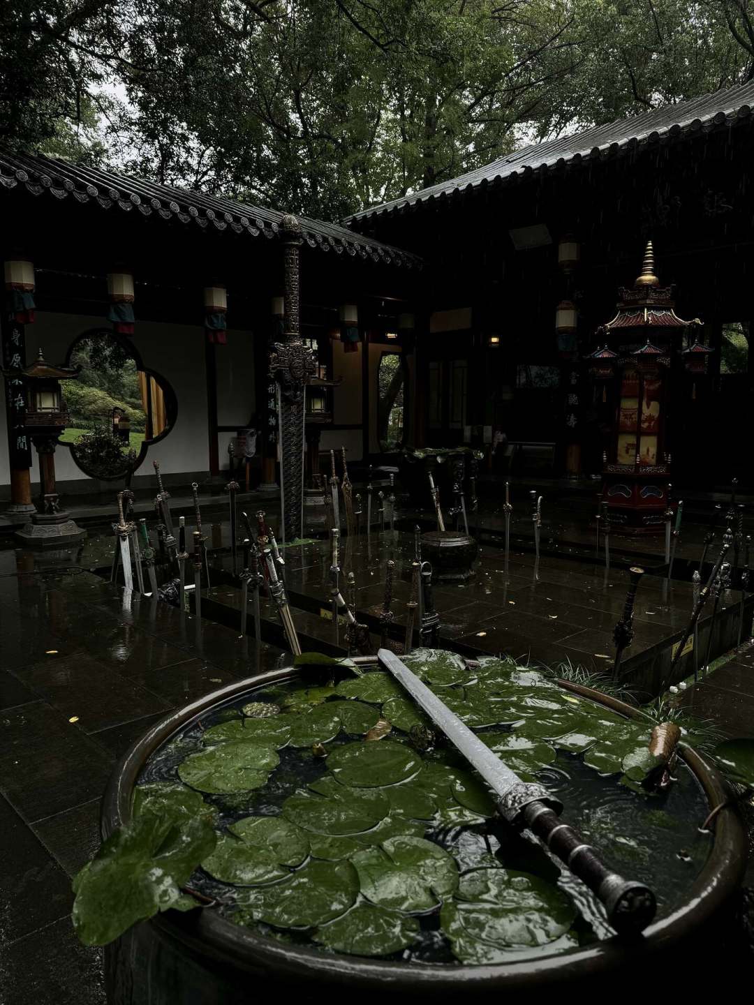 金庸亲口说独孤求败是鲜卑人,可按《神雕侠侣》的剑冢一算对不上:三派证据对完,这桩悬案为什么定不了案
