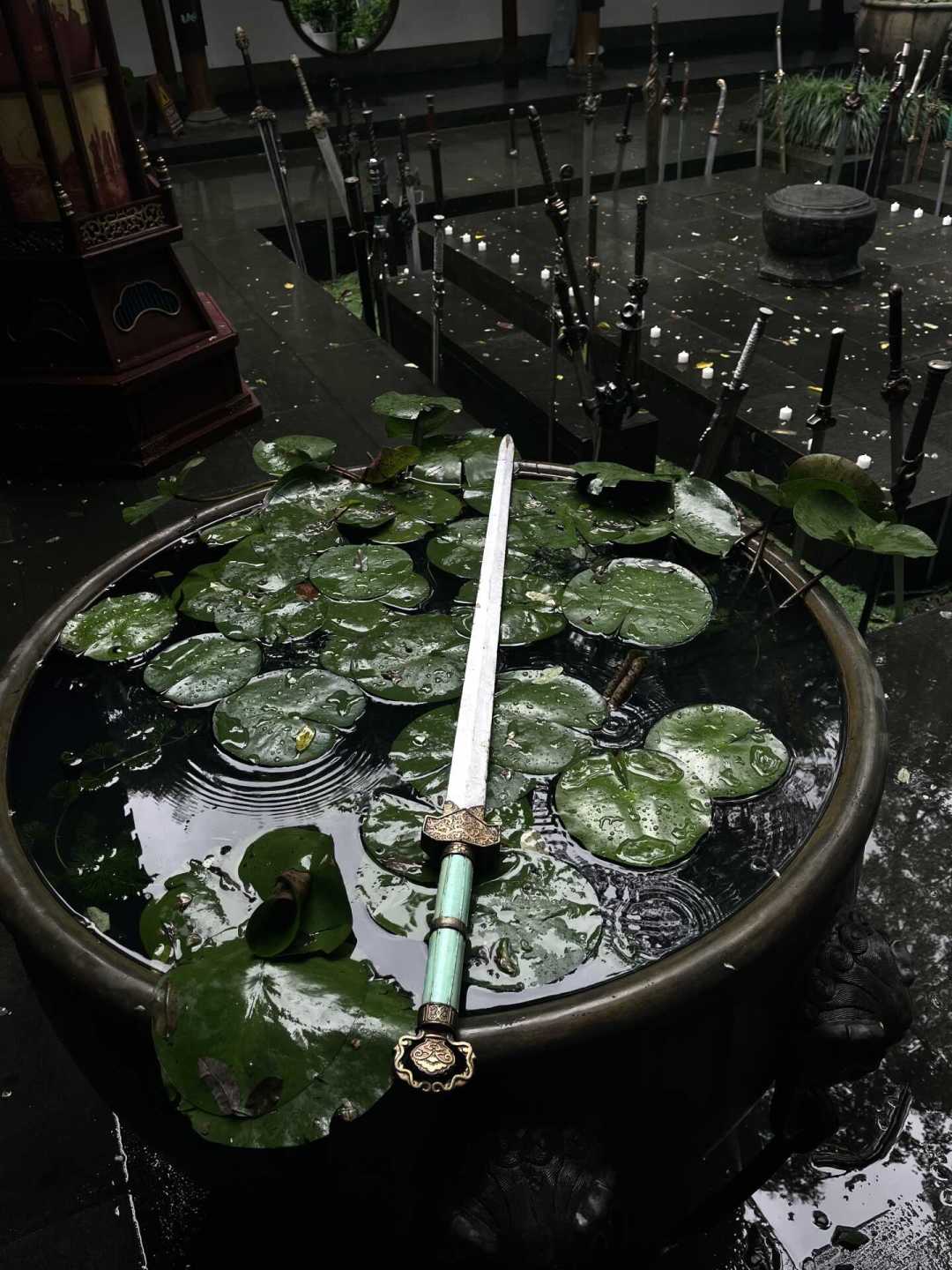 金庸亲口说独孤求败是鲜卑人,可按《神雕侠侣》的剑冢一算对不上:三派证据对完,这桩悬案为什么定不了案