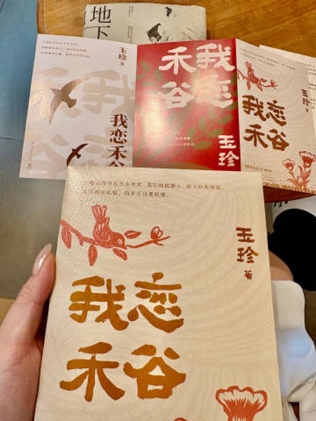 群秒满、邀请函刷屏:小红书写作大赛的投稿窗口只剩29天,先把这三笔账算清
