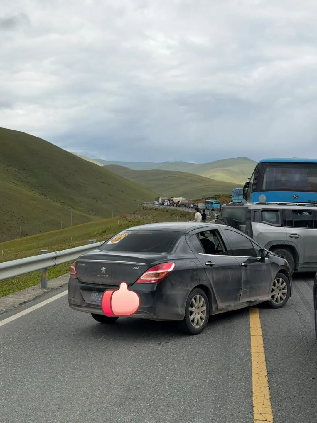 对完最近两周318上的20条事故堵车实录:比塌方更堵路的,是超车
