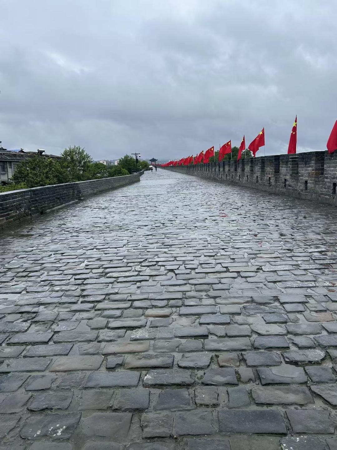 全网在替金庸分