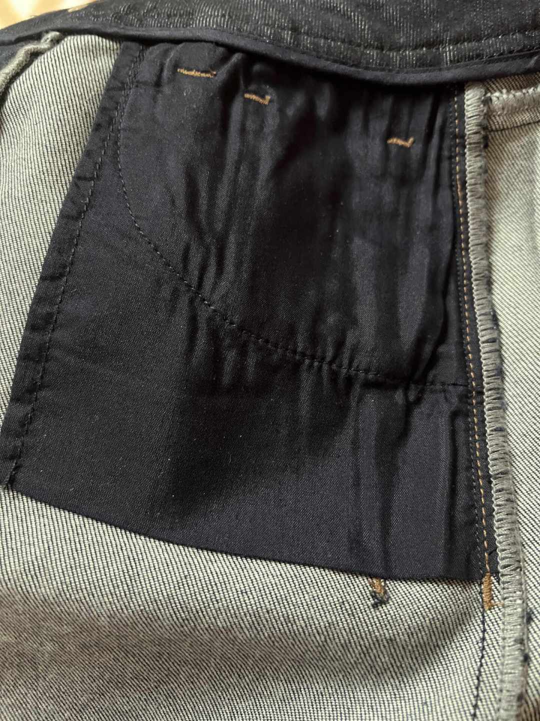 ONLY牛仔裤的口袋全是装饰?翻了半年全网真实吐槽,把入秋买裤前要查的细节说清了