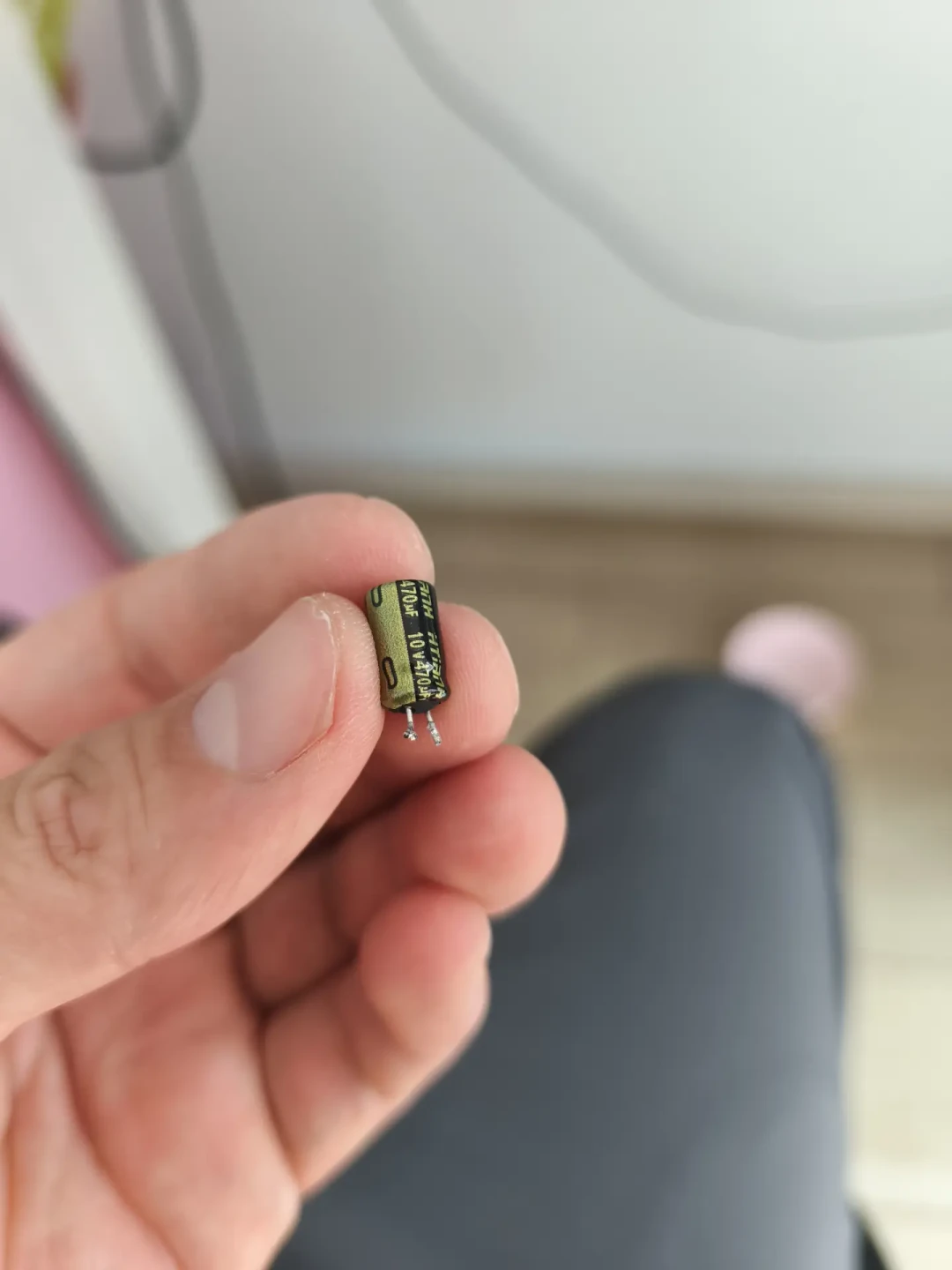 易来的灯过保就坏?翻完全网维修帖:4个通病、7块钱的电容,和一笔修还是换的账