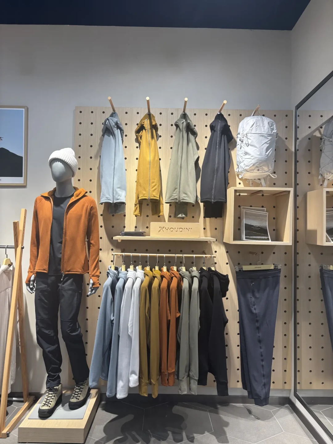 胡丁尼的九月难题:FW26新品全价上架、夏款3折清仓,捡什么跳过什么先看这份折扣日历