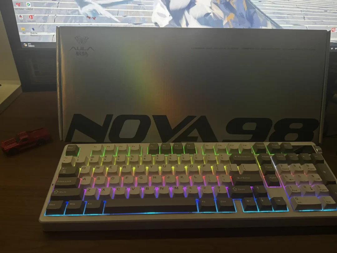 狼蛛NOVA98新色开售,“旗舰配置”被质疑:下单前算清三笔账