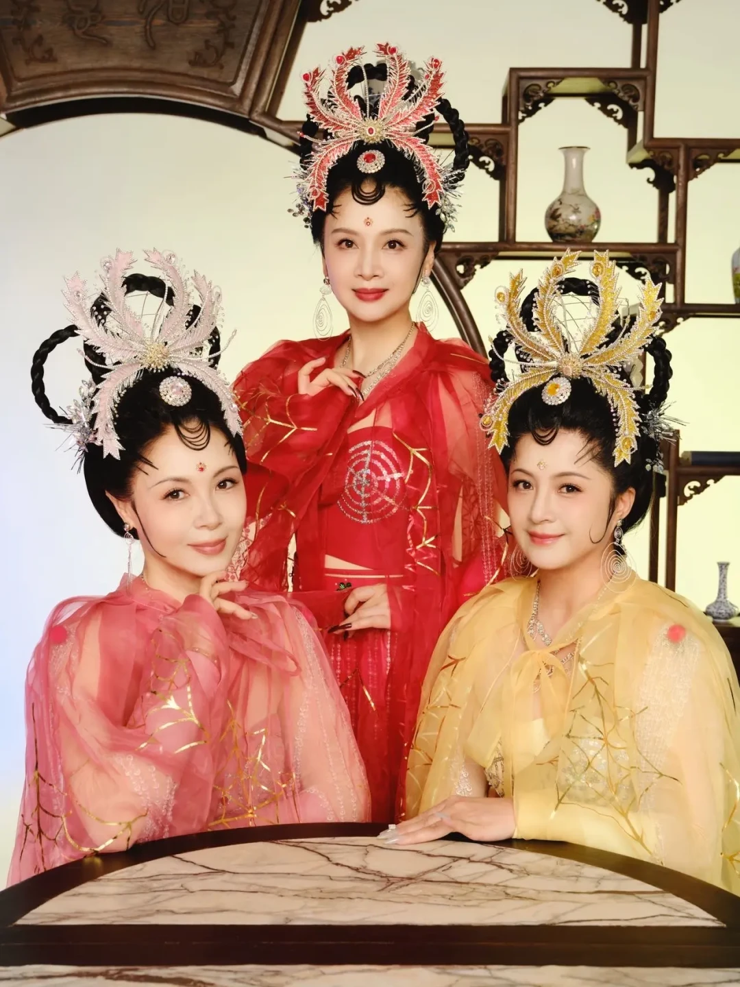 蜘蛛精重聚刷屏,86版西游记“最大尺度”的幕后跟着翻红:露肚脐、肚皮替身、二锅头下水,哪些是真事哪些是编的