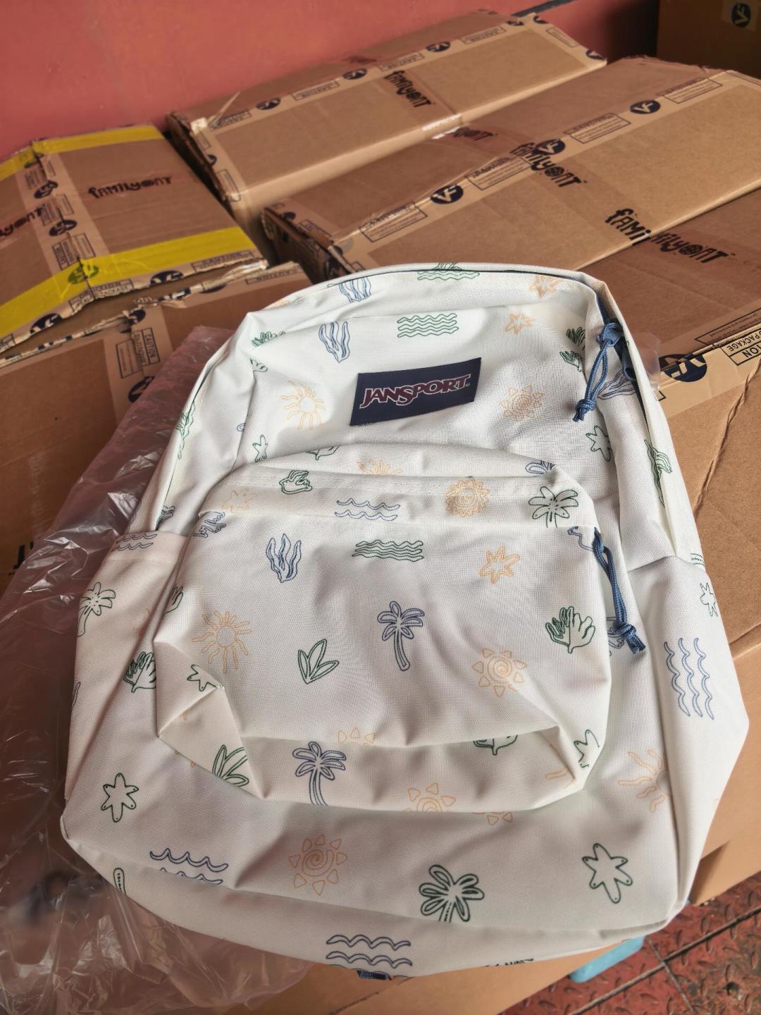 开学季校园出镜率最高的 JanSport:系列怎么选、假货怎么避、什么价格值得入