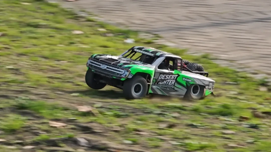 Traxxas 40周年,新Slash 2580元,国产短卡1450元:这1130元该不该花?