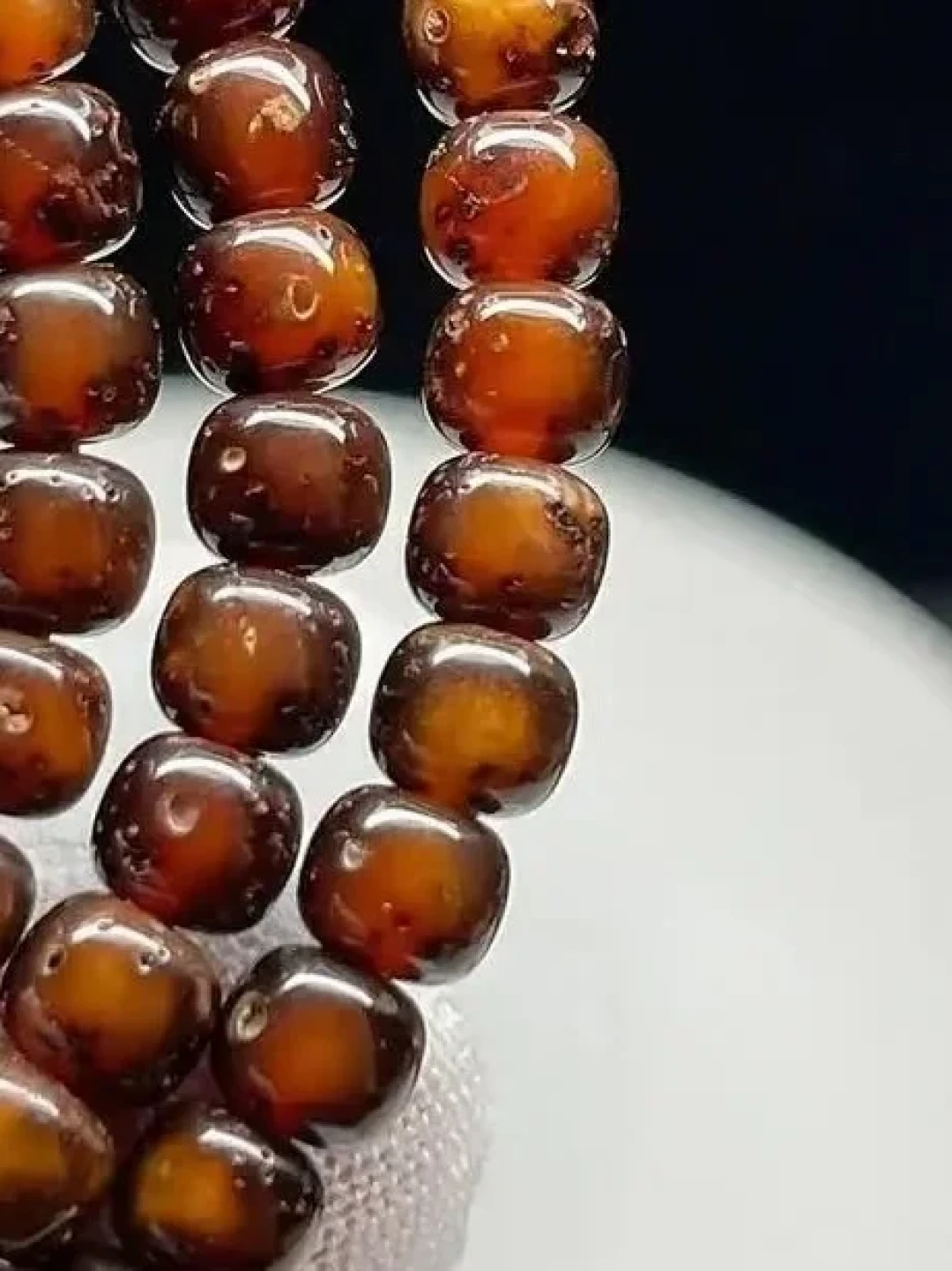 你的串没废,只是没到点儿:六种手串的包浆现实时间表,附自查与避坑