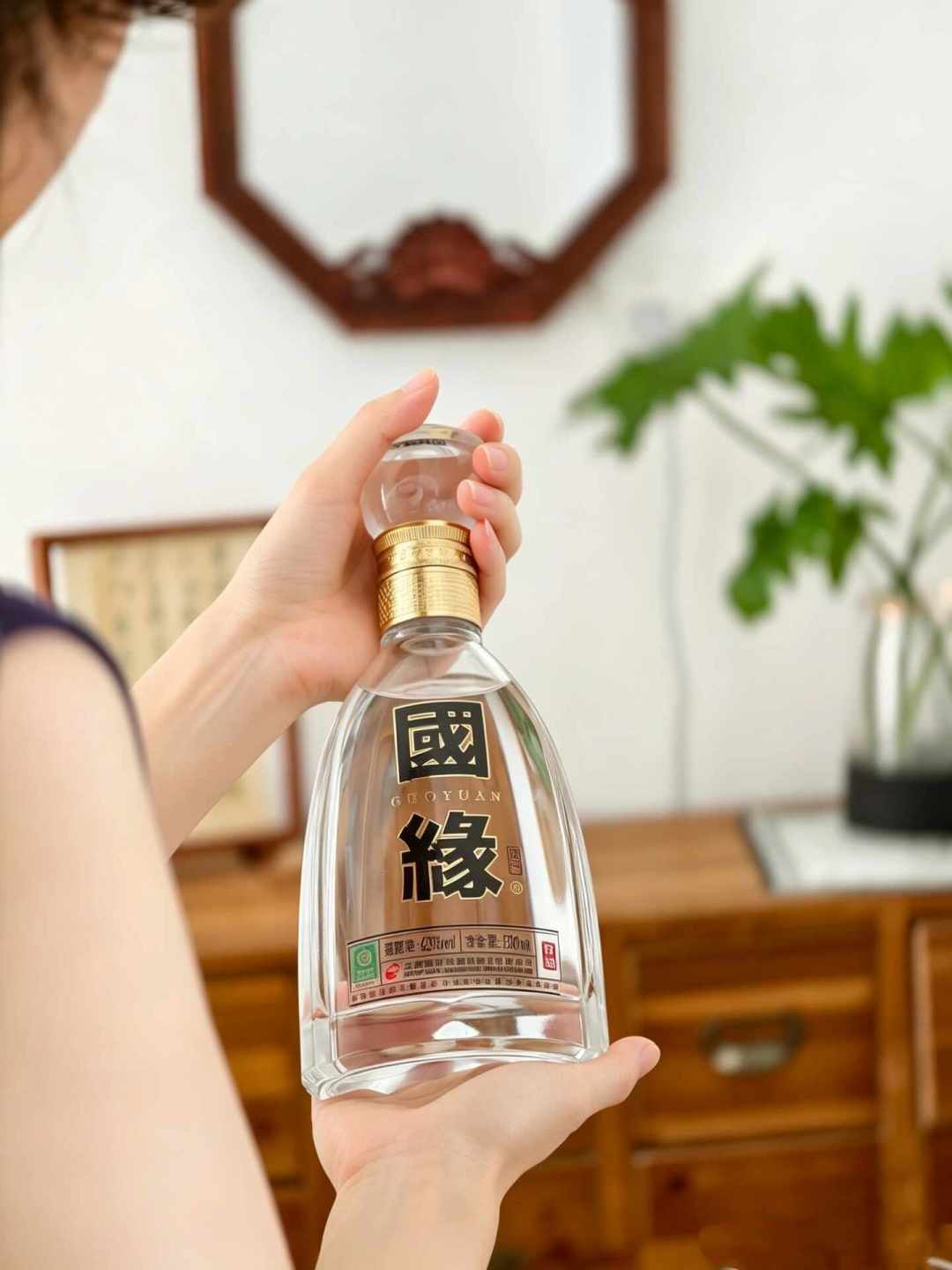 茅台1935三年跌了72%,国缘四开却只跌了3%:这瓶“跌不动”的硬通货,中秋前怎么买