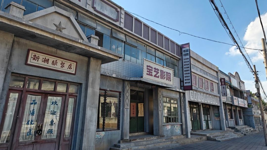 高圆圆的《家有七郎》,档期被传了四个版本:年内、元旦、2027开年档,到底信哪个