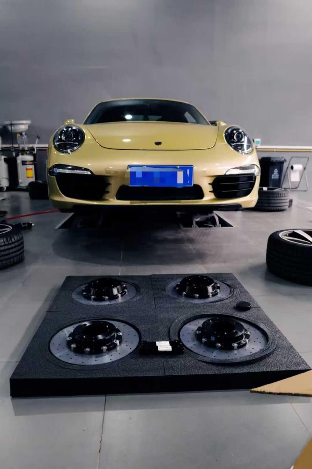 花10万整备的经典跑车,在保险公司系统里只值3万:续保季之前,这三条钱大概率没人替你算
