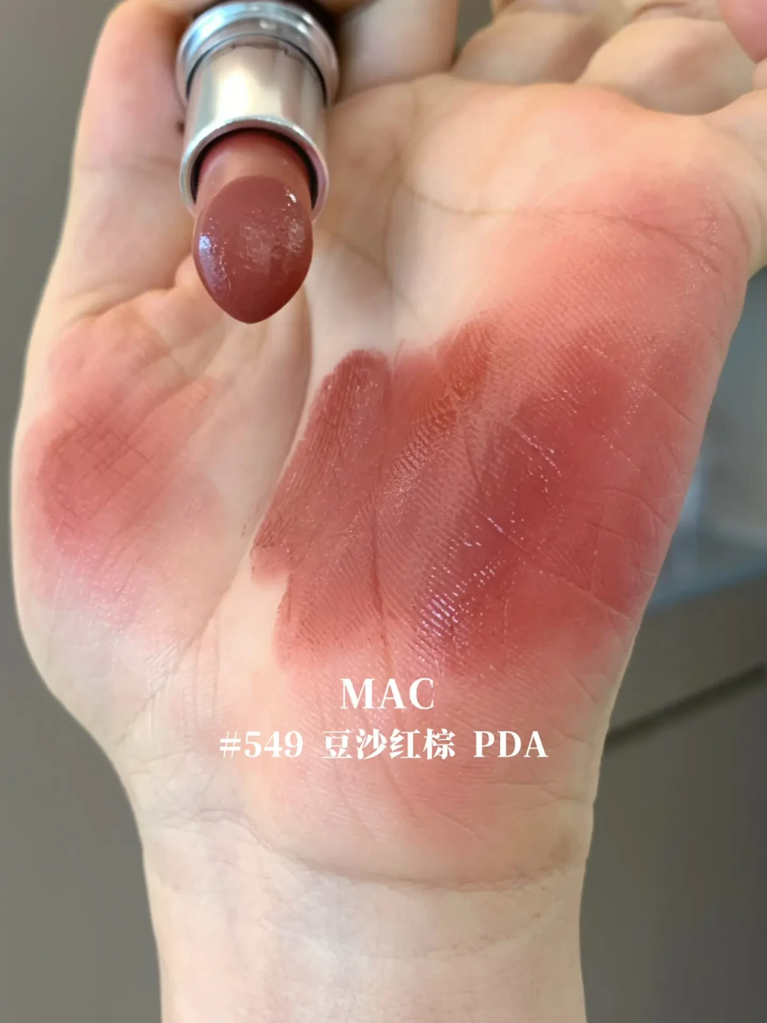秋冬涂口红总卡纹拔干?先分清唇泥、唇釉、口红、唇蜜,再决定要不要换