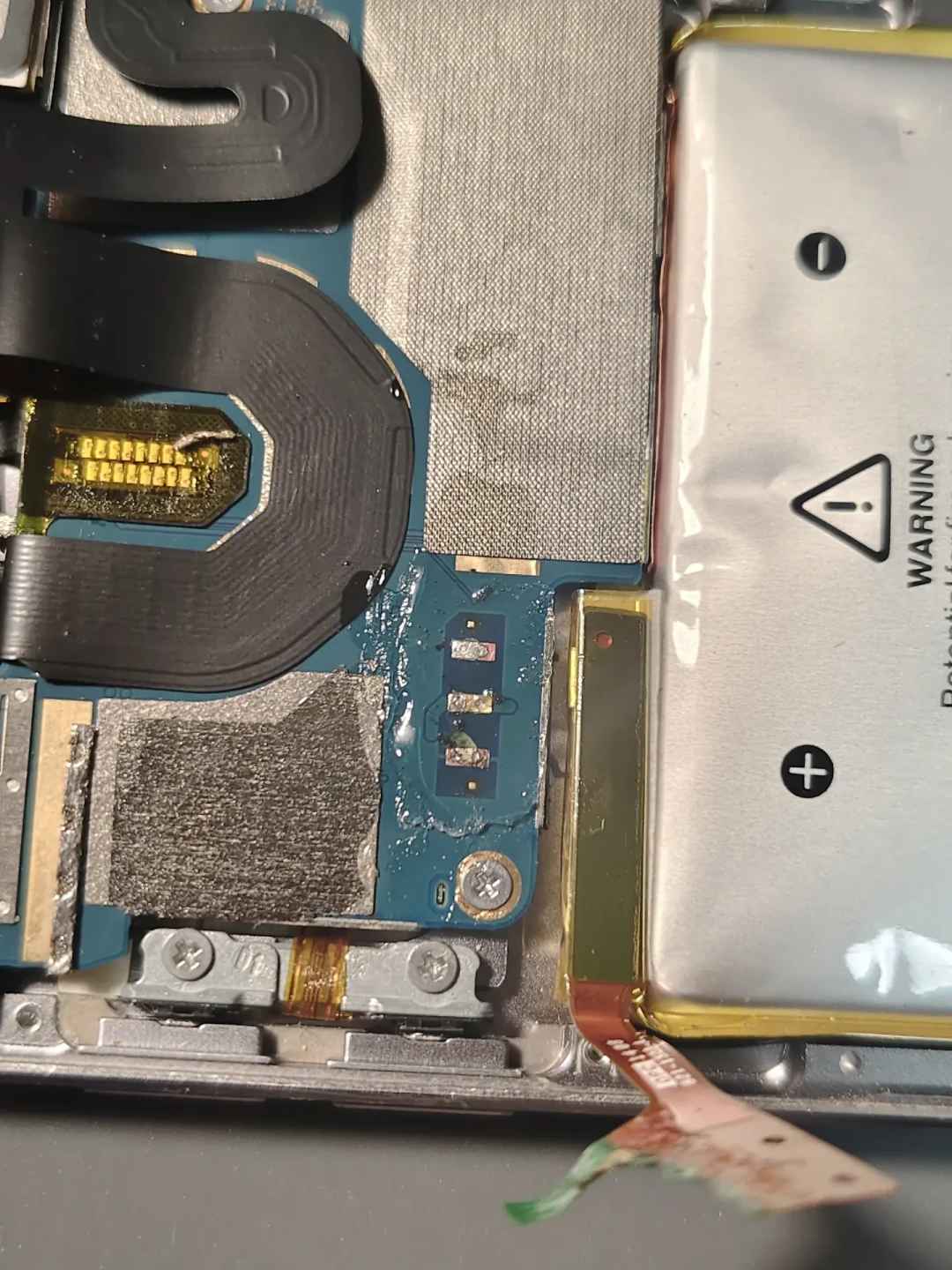 ipod2026 情怀刷屏,闲鱼行情跟着翻:nano7 一年 200→300,但拼好机配件表露了底
