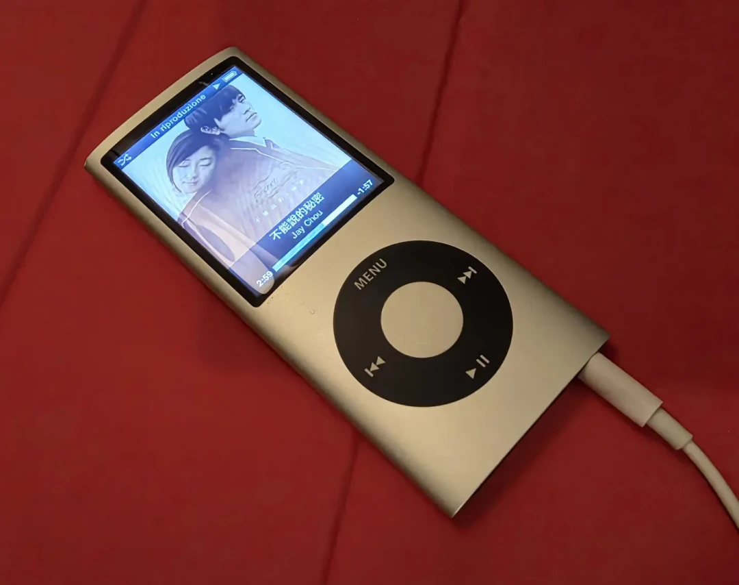 ipod2026 情怀刷屏,闲鱼行情跟着翻:nano7 一年 200→300,但拼好机配件表露了底