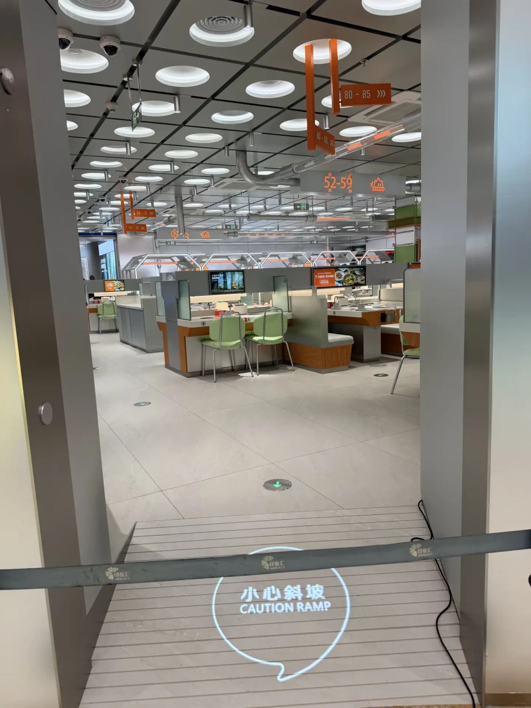 海底捞认真做起了“一人食”生意：新店1.9元起排长队、开业68折，外卖收入暴涨121.2%