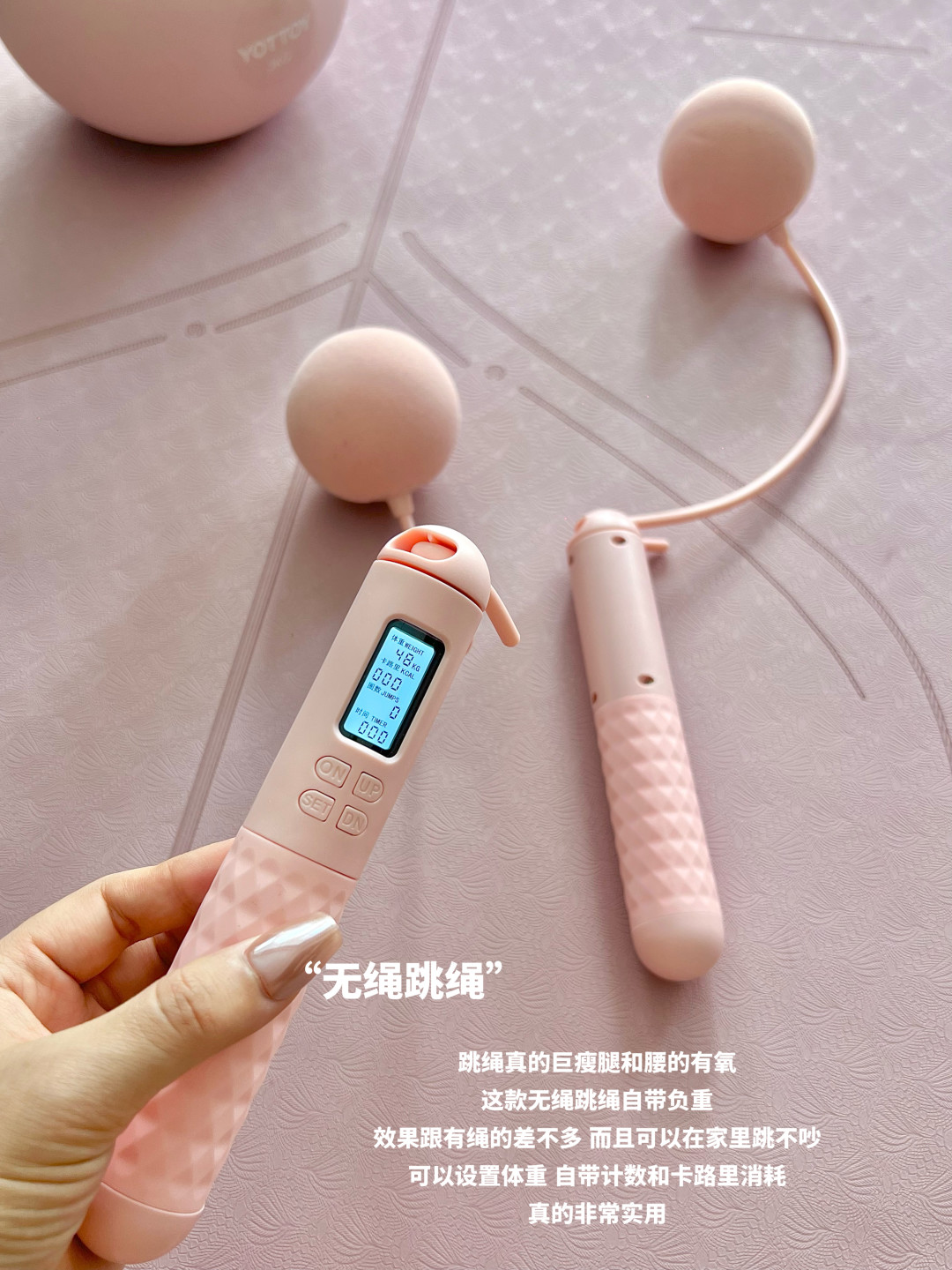 翻完几十条高热“租房健身角”帖的评论区：被追问最多的不是哑铃，是收纳小推车，600块就能搭个搬家带得走的一平米健身房