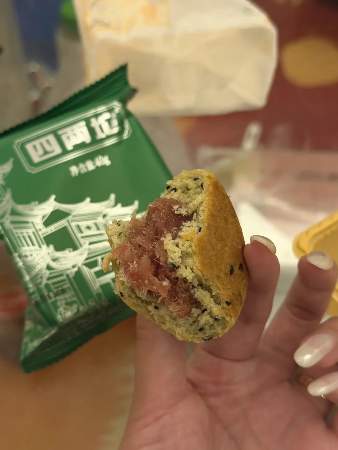 嘉华太贵、四两坨太吵:昆明人自己过的中秋,云腿月饼最后落在德和身上?