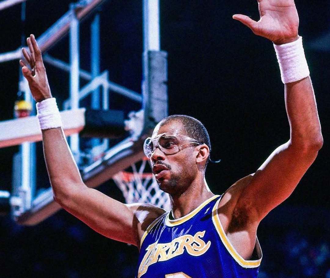 NBA历史从无42岁场均20+：詹姆斯这次的唯一参照答案，是贾巴尔37年前留下的