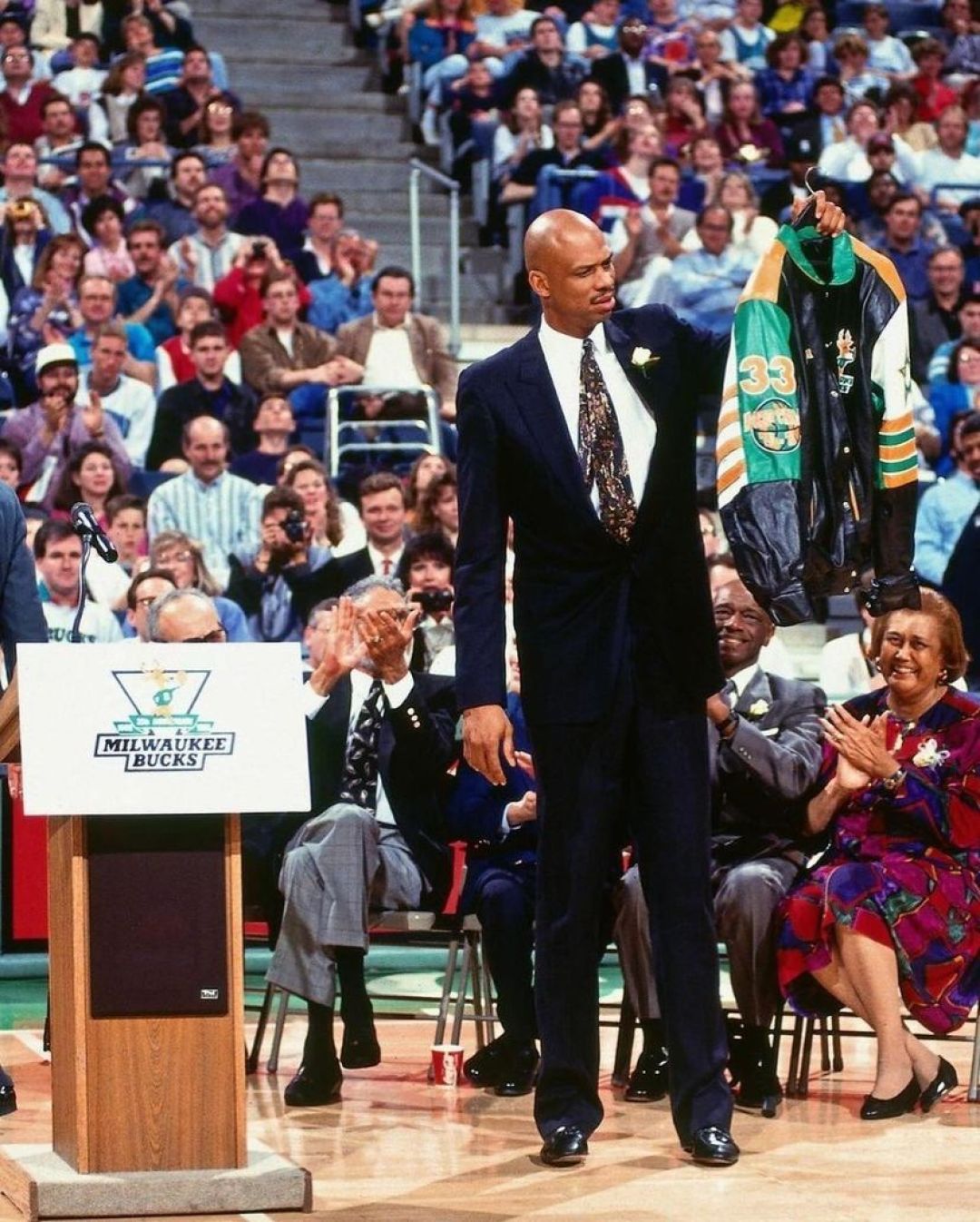 NBA历史从无42岁场均20+：詹姆斯这次的唯一参照答案，是贾巴尔37年前留下的