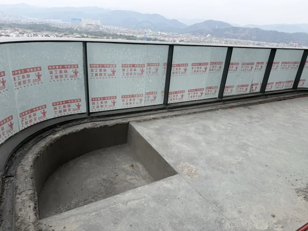 我翻了全网10笔阳台改造真实花费:防水和土最便宜,真正的无底洞是花箱和植物