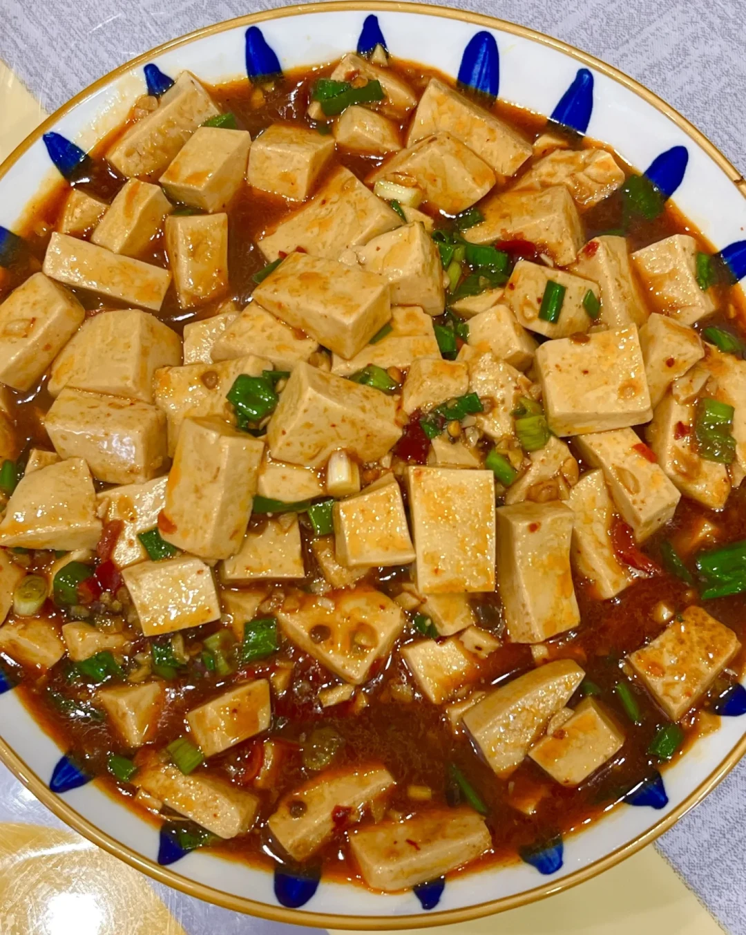 日本人把草莓做进麻婆豆腐,成都还在争放不放豆瓣:对照陈麻婆非遗传人公开的工艺,分水岭是这5个细节