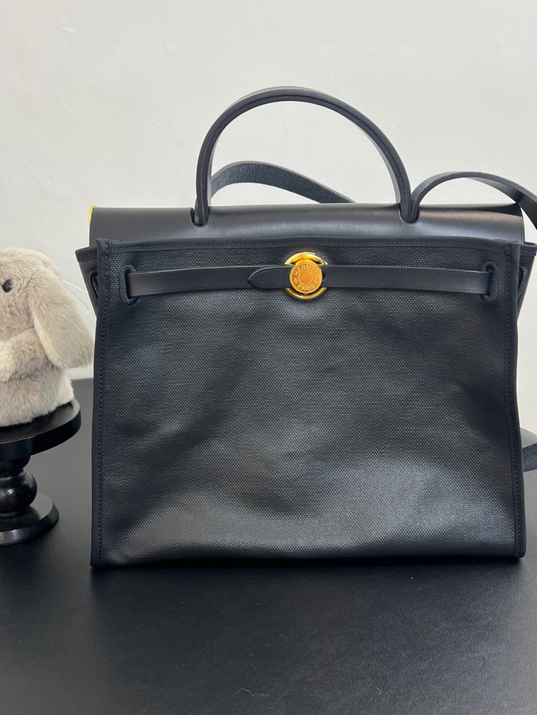 一边涨公价，一边砍二手价：爱马仕的