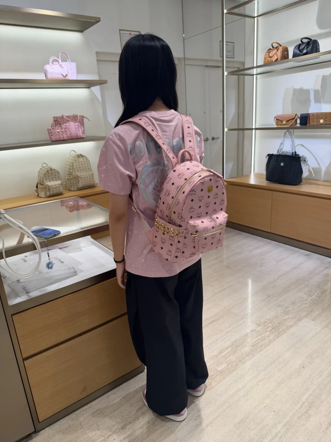 MCM双肩包掉皮，先别扔也别急着修：翻完20多篇拯救帖，发现这批内衬是
