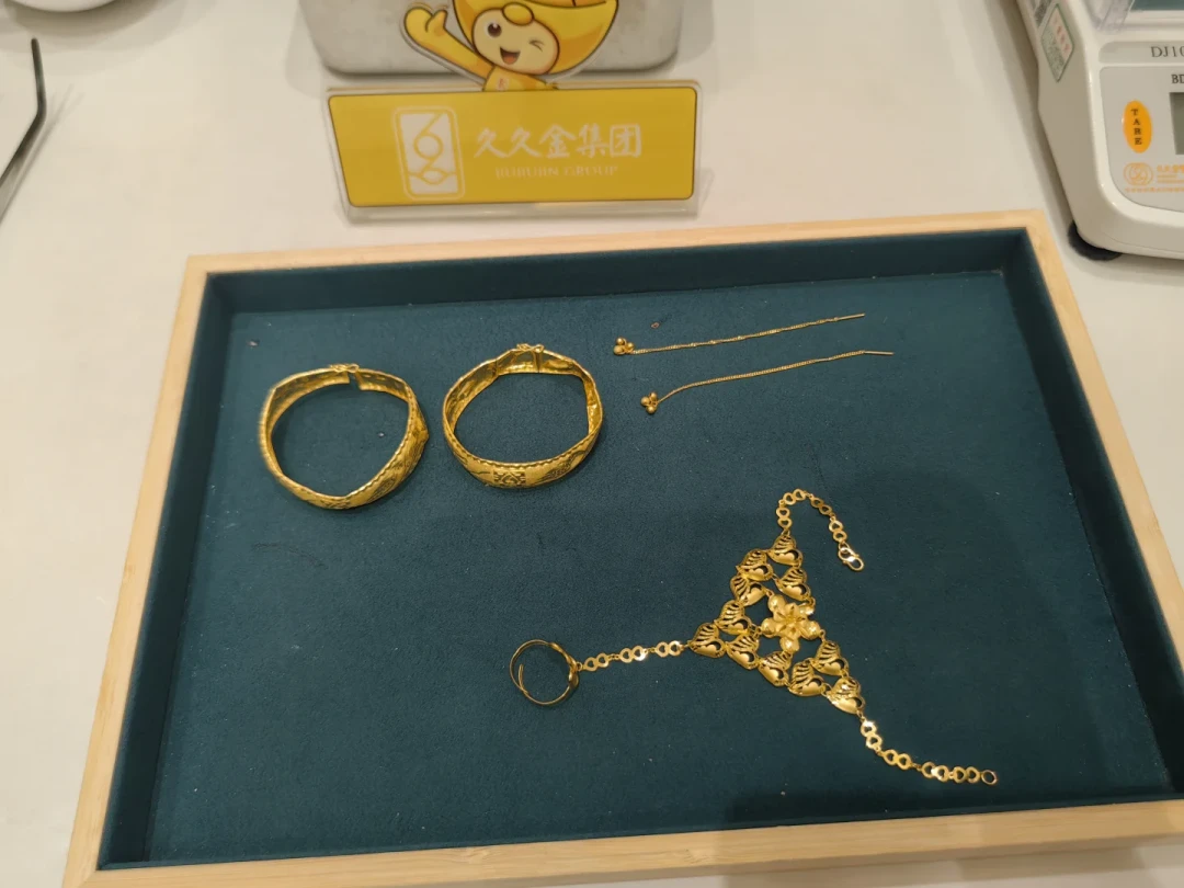 金价暴跌一周,卖金的比买金的更容易被骗:大盘933,诱饵报价1199,真到手价只有一个公式