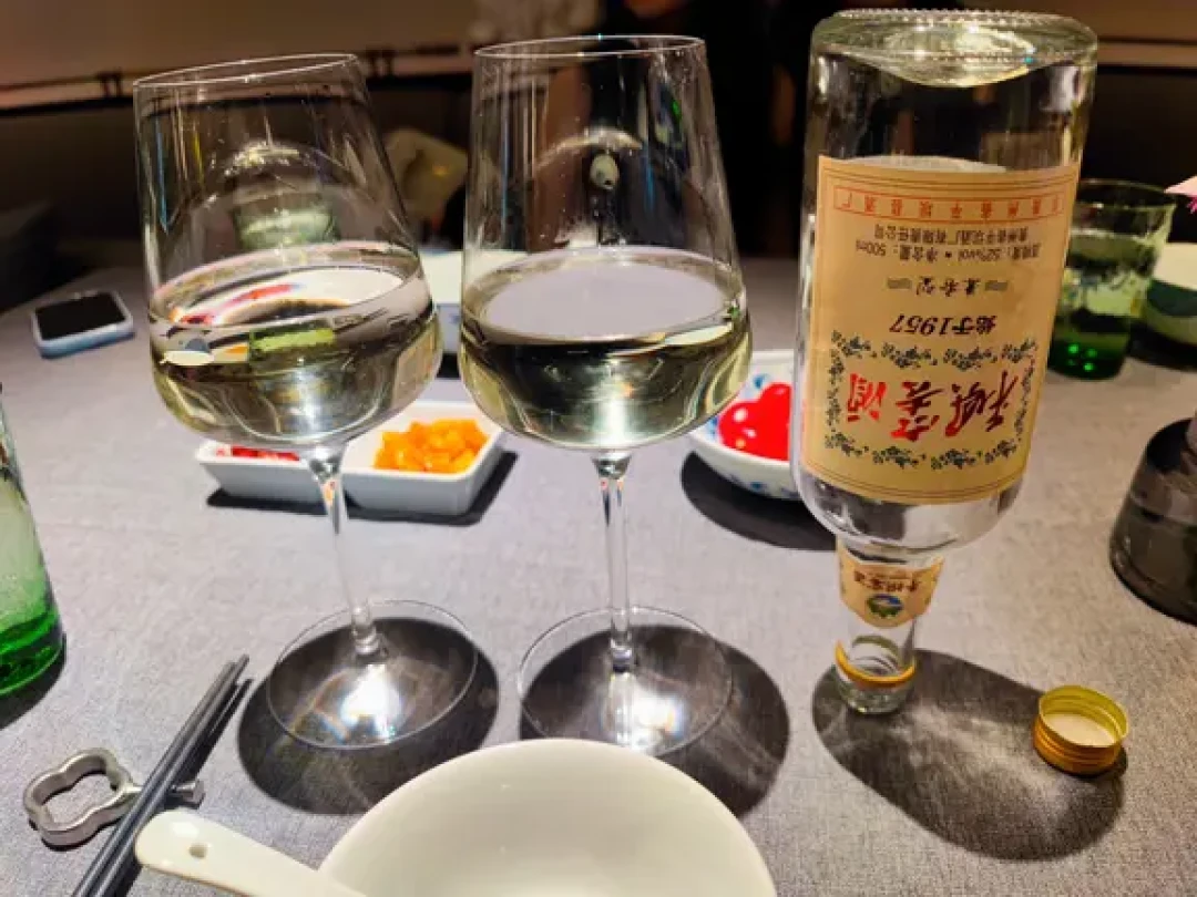 囤平坝的人开始开瓶了:别指望升值,但30块的酒确实能睡出来