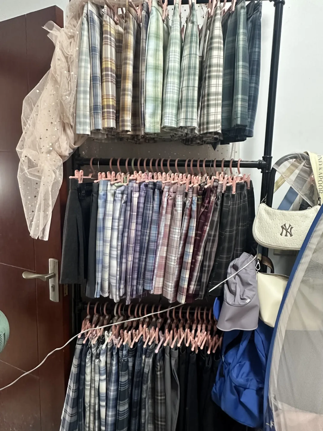 JK清仓潮在开学季爆发：300块的雪松挂60包邮，秋冬新品还要不要付定金