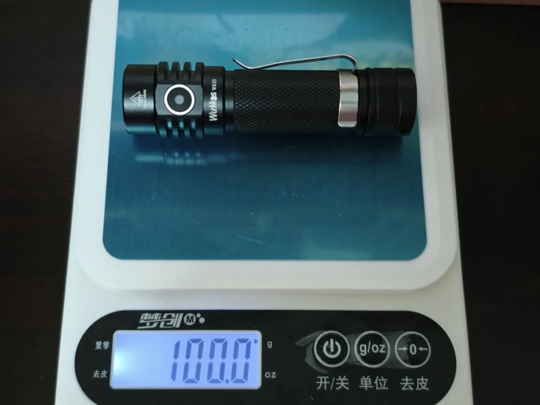 直播间里亮瞎眼，到手却“歇菜”：买低价手电筒前，先看穿这四个虚标套路