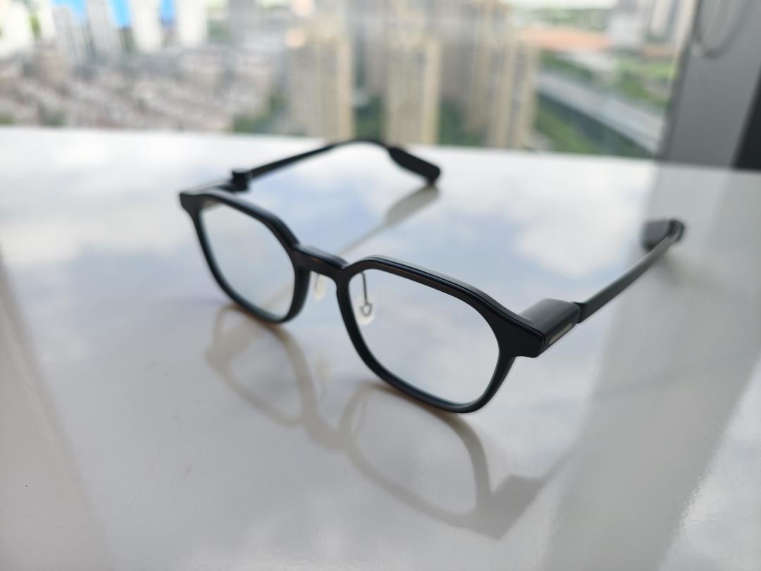 iO刚晒完550元补偿,L1的9月17日就到了:两副AI眼镜第一周的槽点,我按
