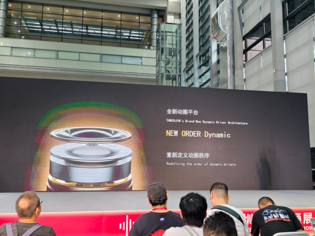 天使吉米SIAS发布会后的等待账:OMPHE十月见、GLORIA压到十二月,4400元差价里到底有多少