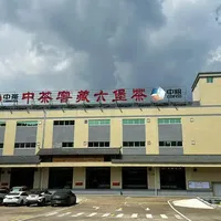「新手喝中茶,老客喝三鹤」吵了两年:我把两家站队和斤价摆开,分野不在好坏,在用途