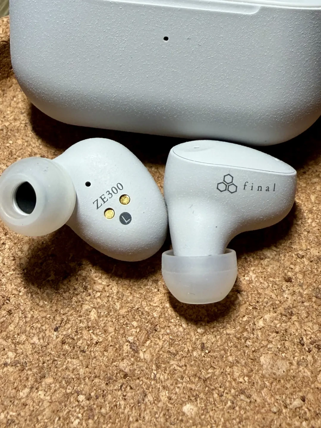 399元、4g、VGP性价比大奖：final ZE300没有App和L号，全给小耳朵和侧睡党